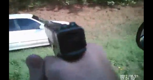 Un policier filme l’arrestation d’un automobiliste (POV)