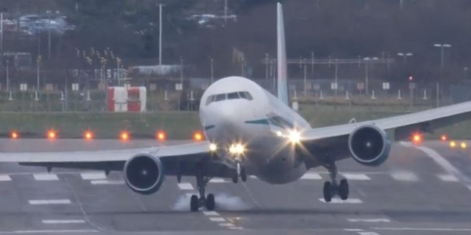 Atterrissage d’un avion Boeing 767 chahuté