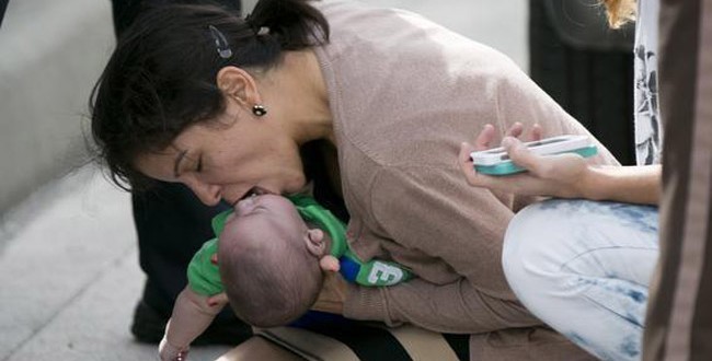 Cette femme sauve un bébé de 5 mois sur une autoroute