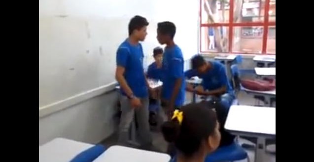 Une bagarre à l’école au Brésil