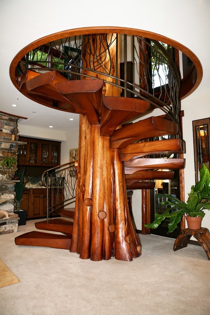 Un escalier en force d'arbre 