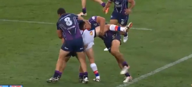 Au rugby un plaquage violent lui casse deux vertèbres