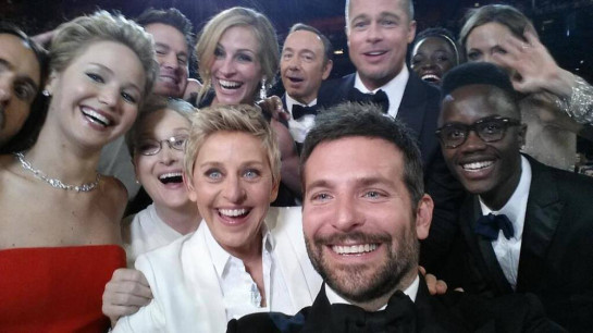 Ellen DeGeneres plante Twitter avec un selfie
