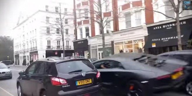 Une Lamborghini Aventador se crash à Londres