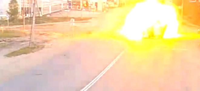 Une voiture explose après une collision