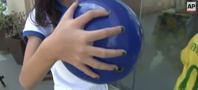 Une famille brésilienne avec 6 doigts à chaque main