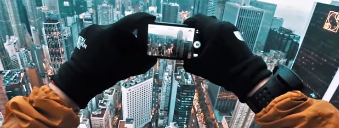 Pirater un écran géant sur un building de Hong Kong