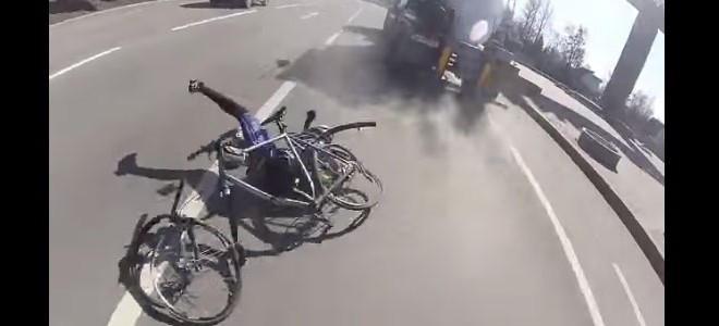 Un cycliste renversé par un camion-citerne