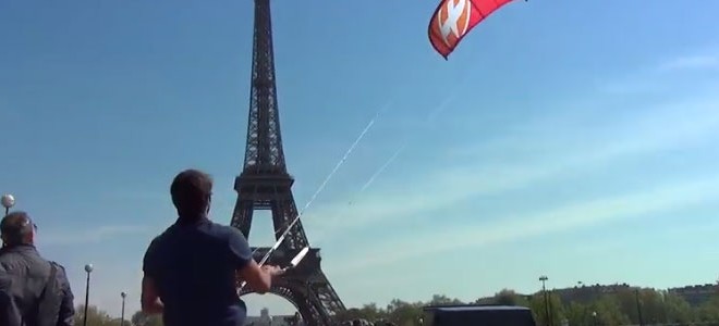 Kitesurf dans la fontaine du Trocadéro