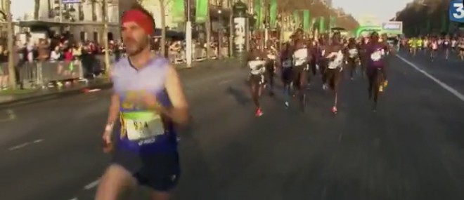 Un plaisantin au départ du Marathon de Paris 2016