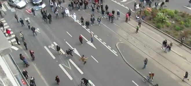 Balayette sur un manifestant à Nantes