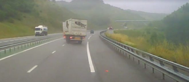 Un camion se renverse sur l’A20