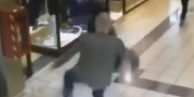 Vidéo :Un Grand-père arrête un délinquant grâce à son kick Boxing  !
