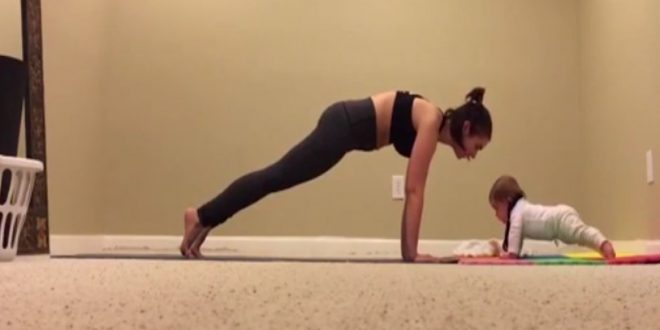 Un bébé de 6 mois qui fait du yoga !